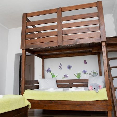 Cosy Apartment In City Centre Oradea Bagian luar foto