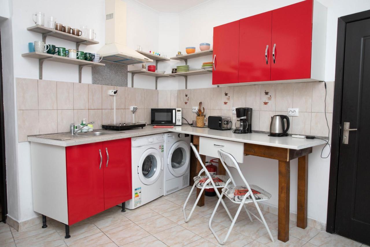 Cosy Apartment In City Centre Oradea Bagian luar foto