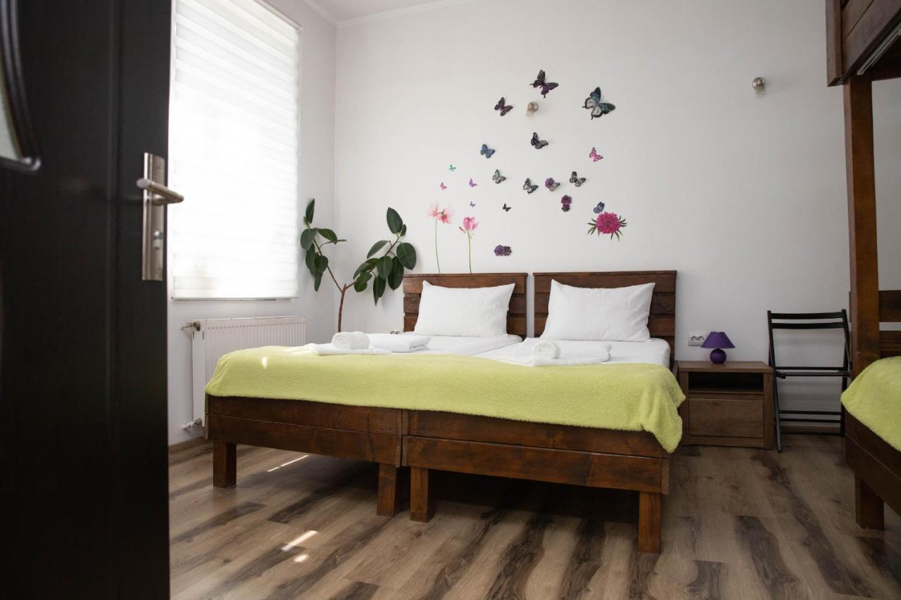 Cosy Apartment In City Centre Oradea Bagian luar foto