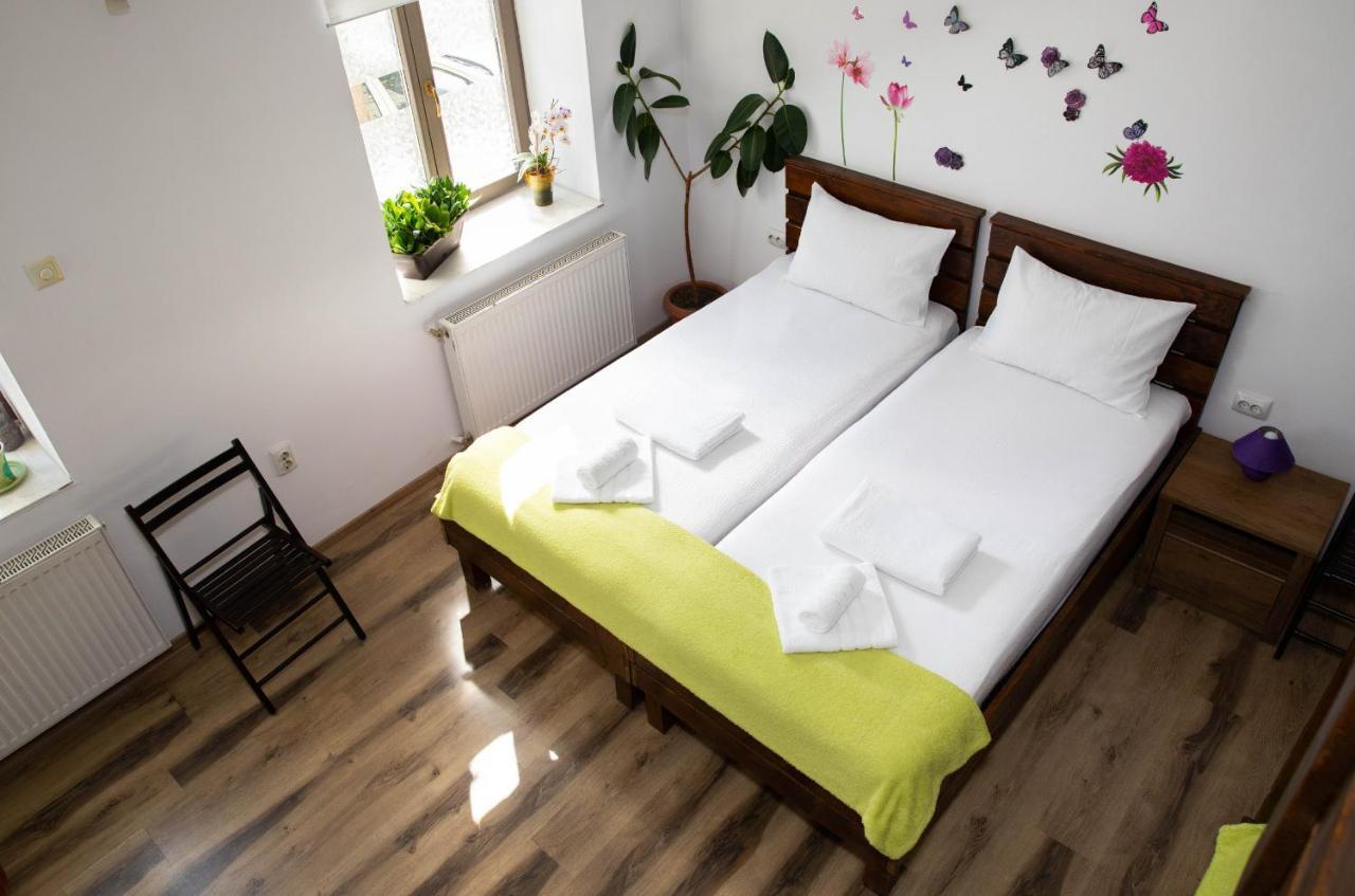 Cosy Apartment In City Centre Oradea Bagian luar foto