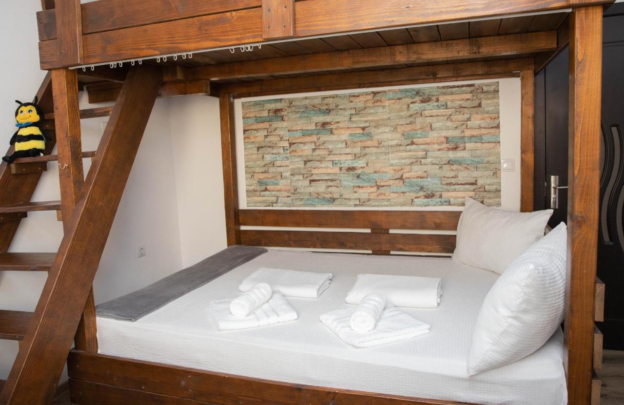 Cosy Apartment In City Centre Oradea Bagian luar foto