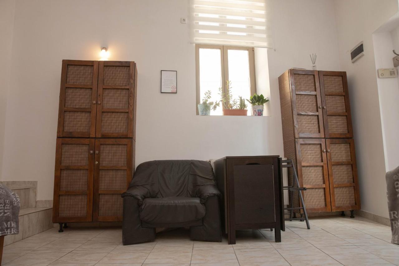 Cosy Apartment In City Centre Oradea Bagian luar foto