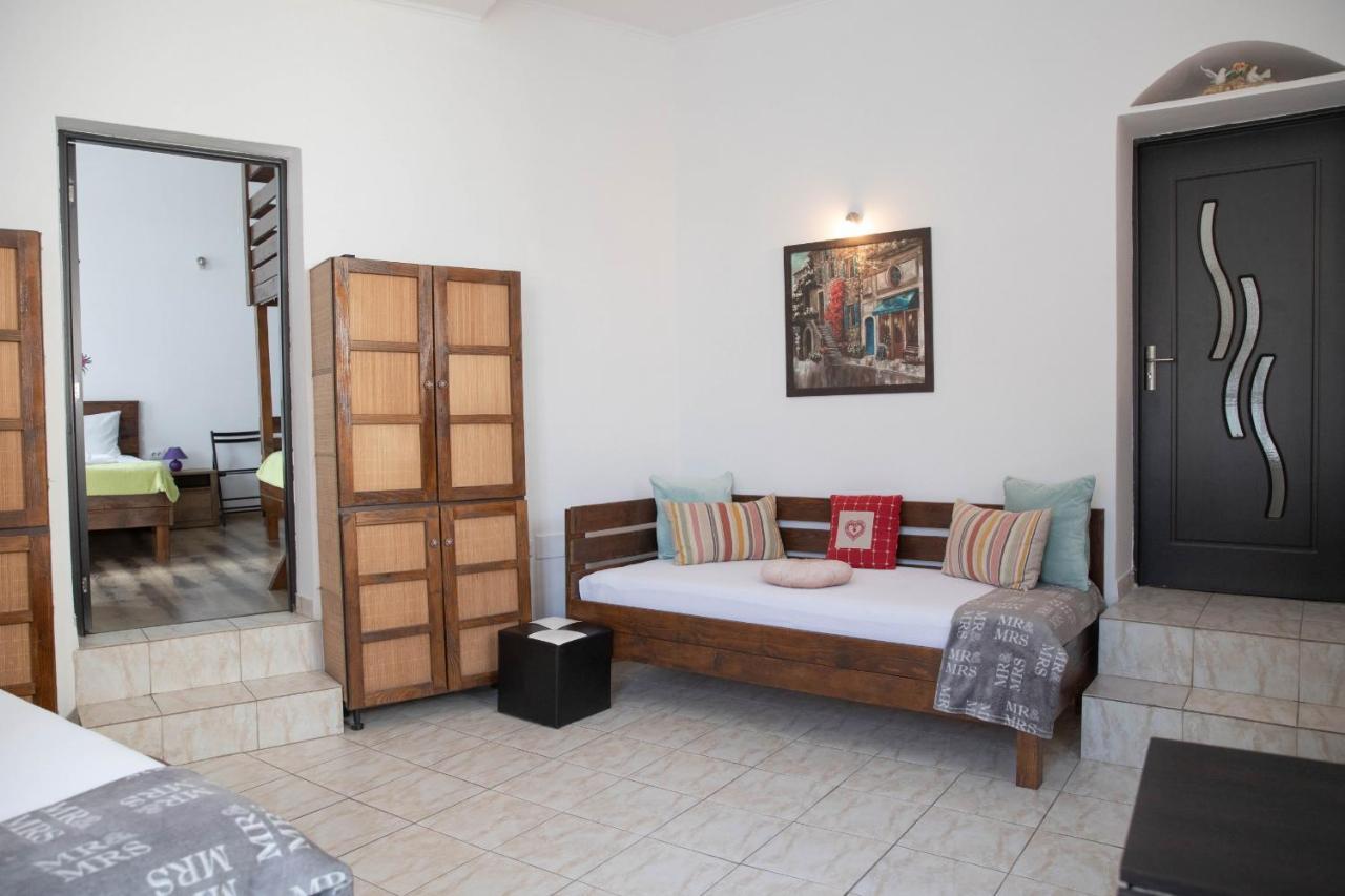 Cosy Apartment In City Centre Oradea Bagian luar foto