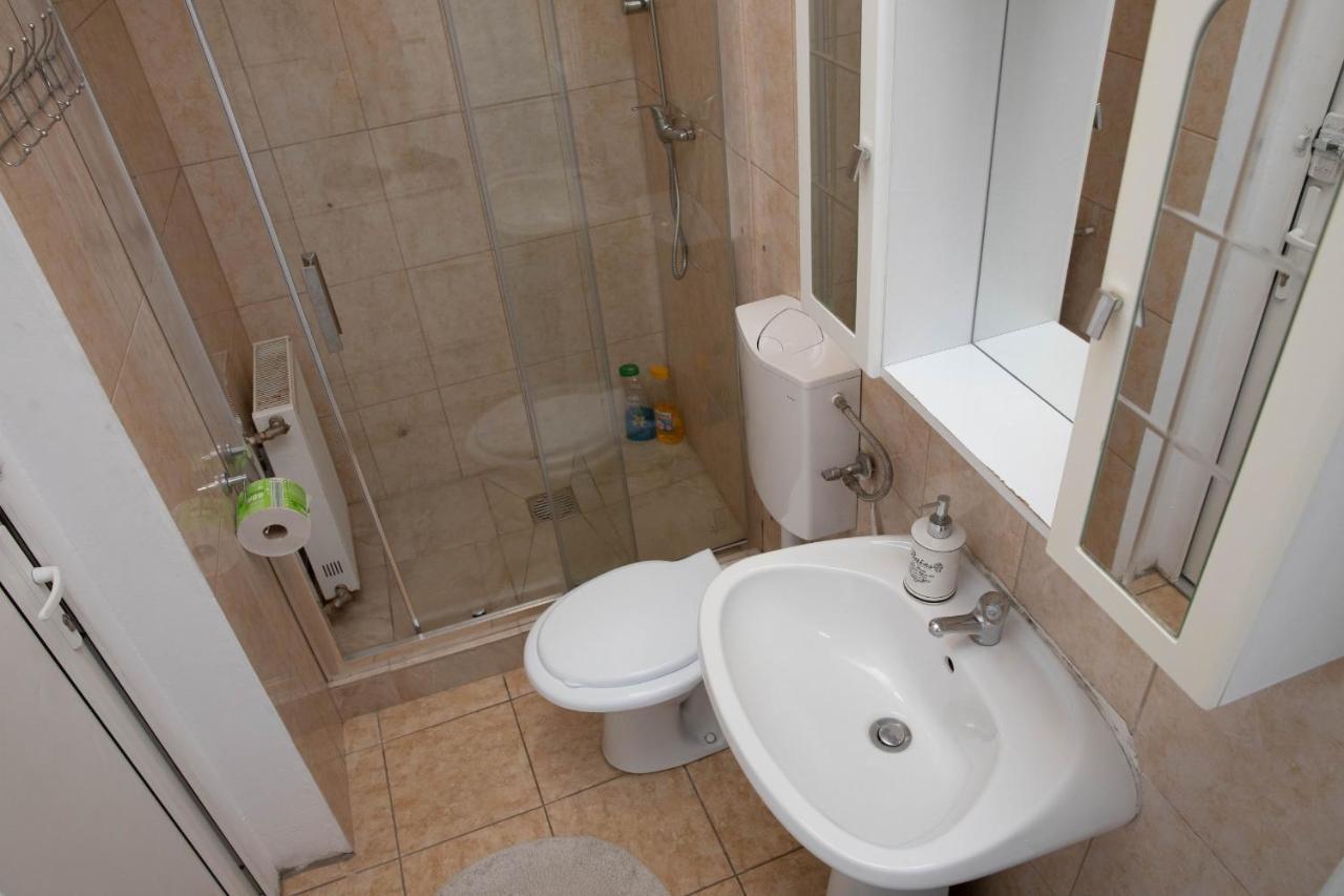 Cosy Apartment In City Centre Oradea Bagian luar foto