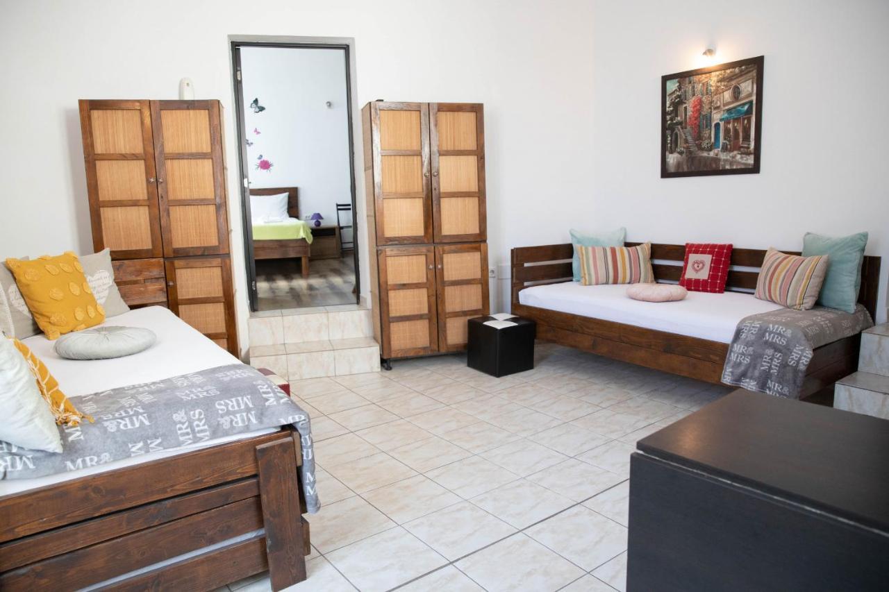Cosy Apartment In City Centre Oradea Bagian luar foto