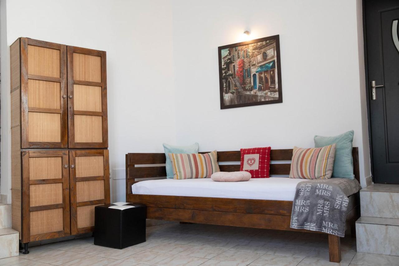 Cosy Apartment In City Centre Oradea Bagian luar foto